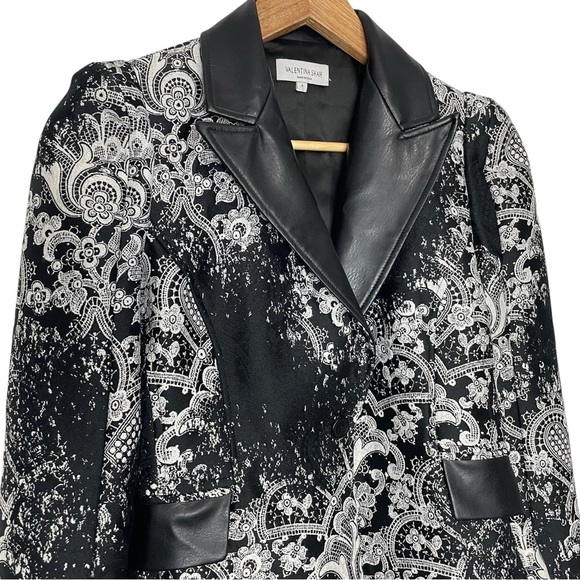Elegant Black and White Paisley Blazer - Picture 7 of 13